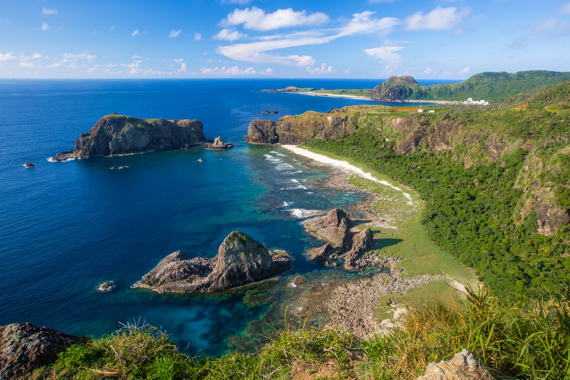 綠島哈巴狗岩|與睡美人岩並排的海岸地景|Pug Dog Rock, Green Island