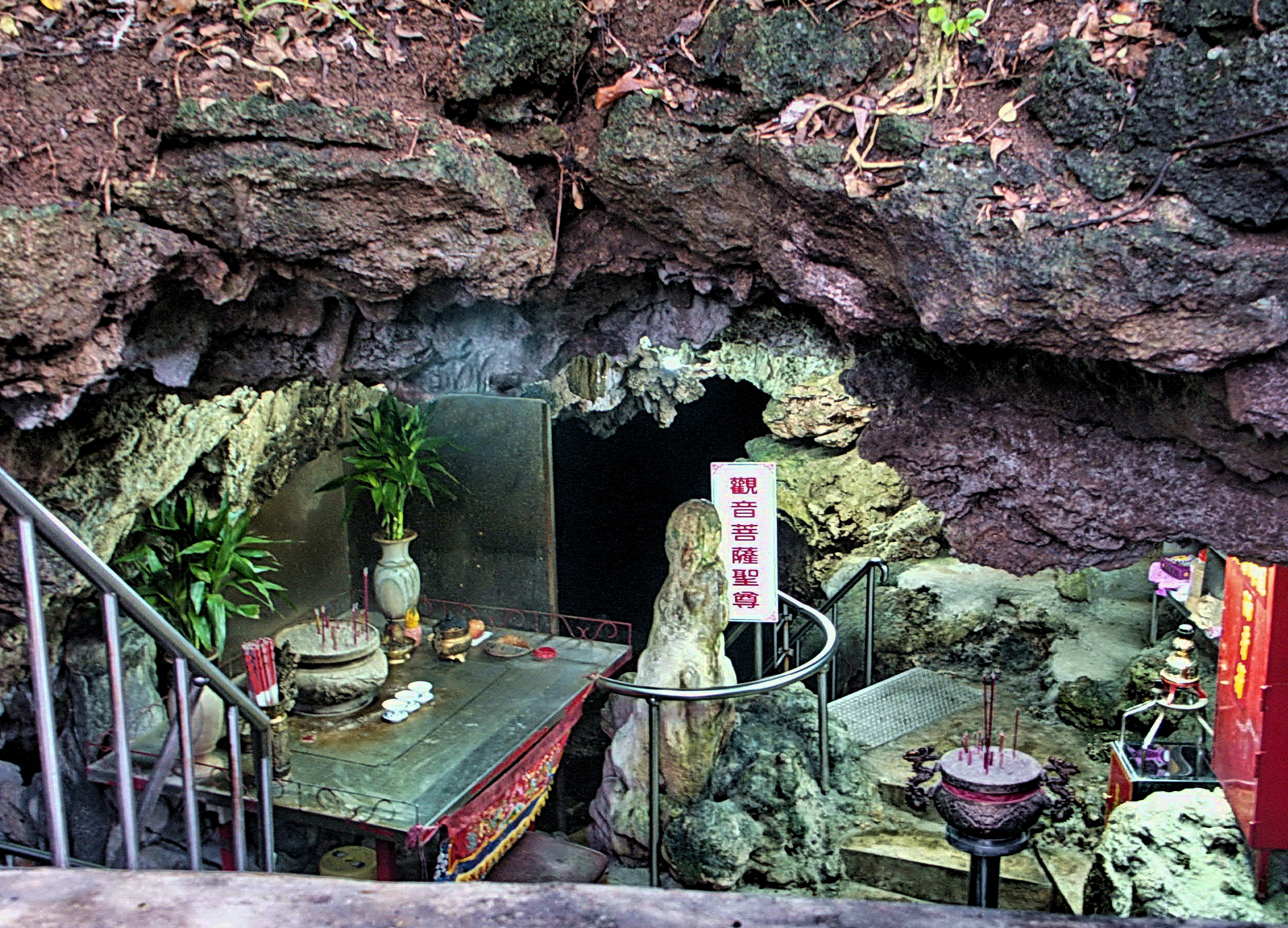 綠島觀音洞|天然石灰岩海蝕洞,島民信仰中心|Guanyin Cave, Green Island
